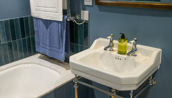 Hollybush Cottage at Badminton Estate - Gallery