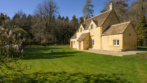 Hollybush Cottage at Badminton Estate - Gallery