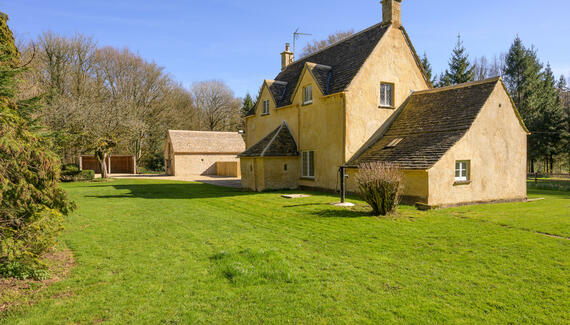 Hollybush Cottage at Badminton Estate - Gallery