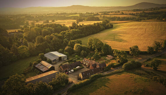 Middle Farm & Cottages - The Barn - Gallery