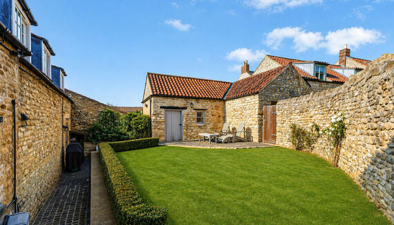 Yew Tree Cottage Westow - Gallery